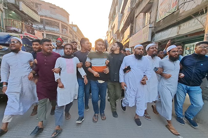 টাঙ্গাইলে ইসকন নিষিদ্ধের দাবীতে বিক্ষোভ মিছিল