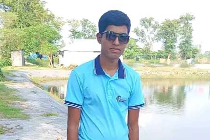 ফেসবুকে স্ট্যাটাস দিয়ে যুবকের আত্মহত্যা