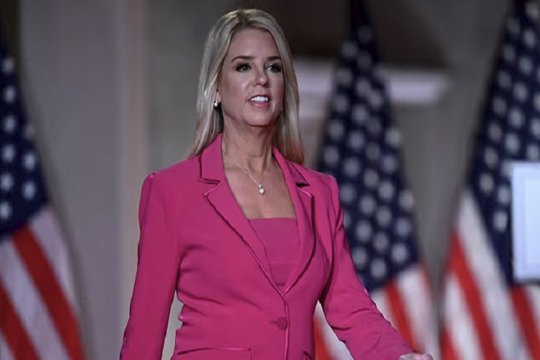 ট্রাম্প প্রশাসনের নতুন অ্যাটর্নি জেনারেল হচ্ছেন পাম বন্ডি