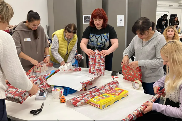 বড়দিনের ইউক্রেনের শিশুদের জন্য ২৫ হাজার উপহার