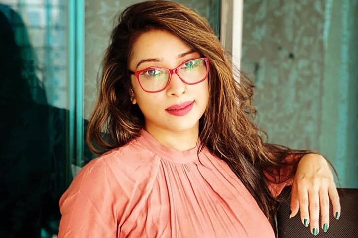 ভাইরাল ডা. সাবরিনা এবার অভিনয়ে