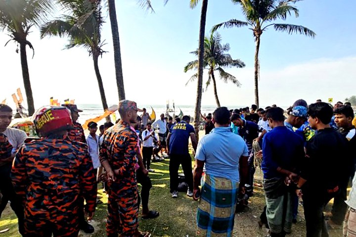 টেকনাফ সাগরে নেমে শিশুর মৃত্যু, নিখোঁজ ২