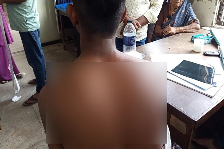 হাসিনার ছবিতে ‘হা হা রিঅ্যাক্ট’: ছাত্রদলের ওপর ছাত্রলীগের হামলার অভিযোগ