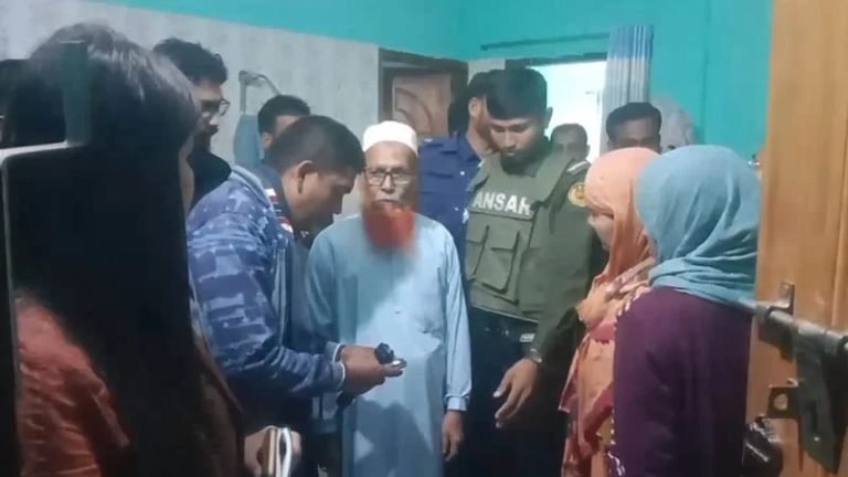 সম্পত্তির জন্য বাবাকে আটকে রাখার অভিযোগ