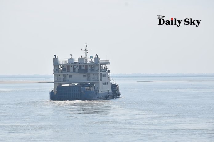 আরিচা-কাজিরহাট নৌপথে ফেরি চলাচল শুরু
