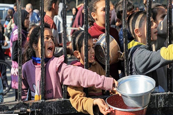 গাজায় দিনে মাত্র একবেলা খেয়ে বেঁচে আছেন অনেকে