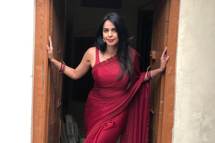 ৮ বছরের সম্পর্কের ইতি মল্লিকা শেরওয়াতের