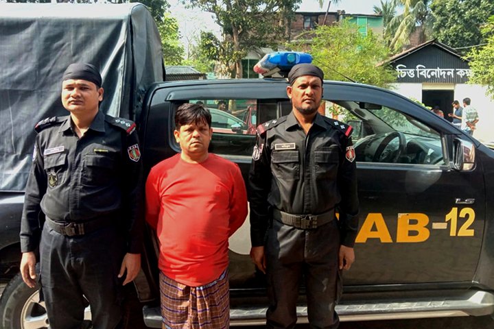 শিক্ষার্থীদের উপর হামলার মামলায় ইউপি চেয়ারম্যান গ্রেপ্তার