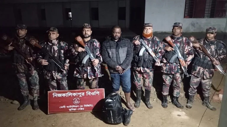 ফেনী সীমান্তে নাইজেরিয়ার নাগরিক আটক