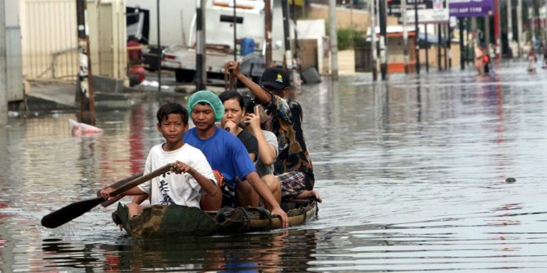 ইন্দোনেশিয়ায় বন্যায় ১০ জনের মৃত্যু