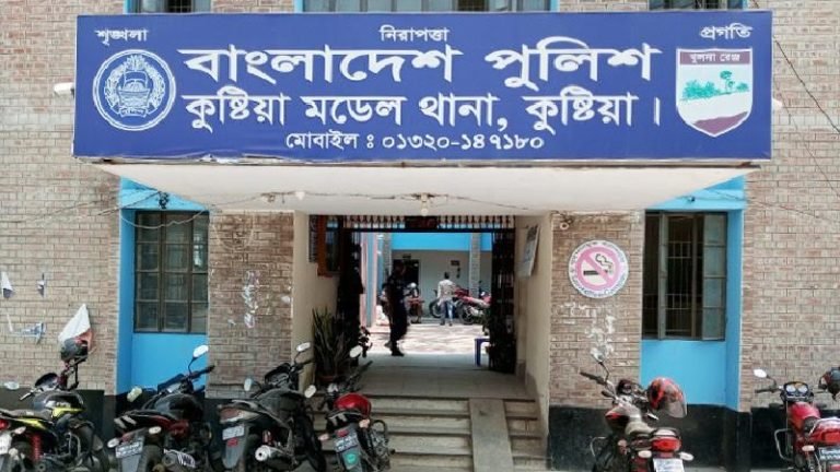 ঘরে ঝুলছিল নারী পুলিশ সদস্যের মরদেহ, যে কথাটি বললেন স্বামী