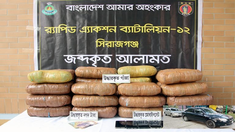 দুই প্রাইভেটকারে মিলল ৬১ কেজি গাঁজা, ৪ জন গ্রেফতার