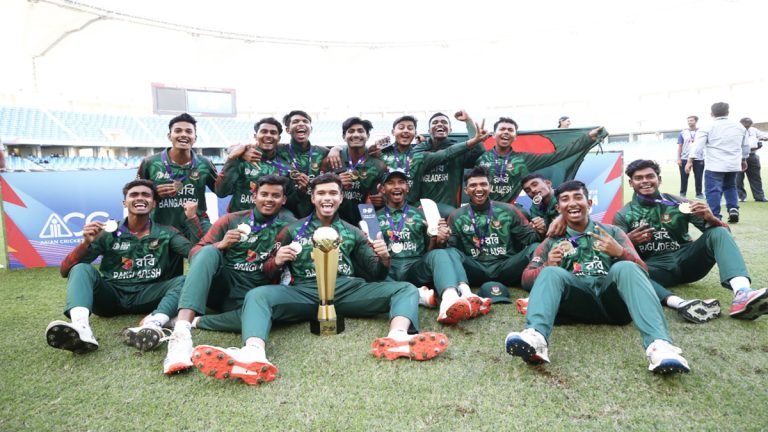 যুবা ক্রিকেট দলকে ৫০ লাখ টাকা পুরস্কার ঘোষণা ক্রীড়া উপদেষ্টার