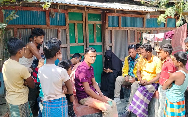 এক সন্তানের জননীর অনশন, প্রেমিক পলাতক