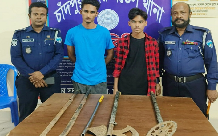 দেশীয় অস্ত্রসহ কিশোর গ্যাংয়ের ২ সদস্য আটক
