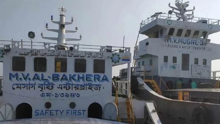 চাঁদপুরে জাহাজ থেকে সাতজনের লাশ উদ্ধার