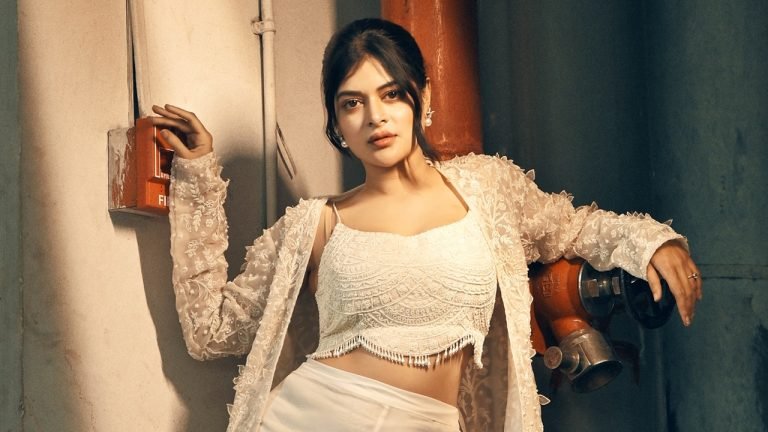 নিজের কথা মুখ ফুটে বলতে পারি না: মধুমিতা