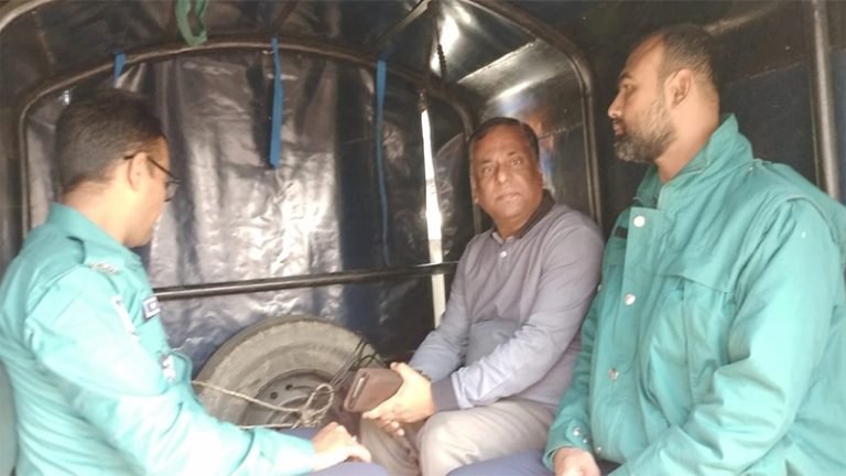 রেস্তোরাঁয় খেতে গিয়ে যুবলীগ নেতা গ্রেফতার