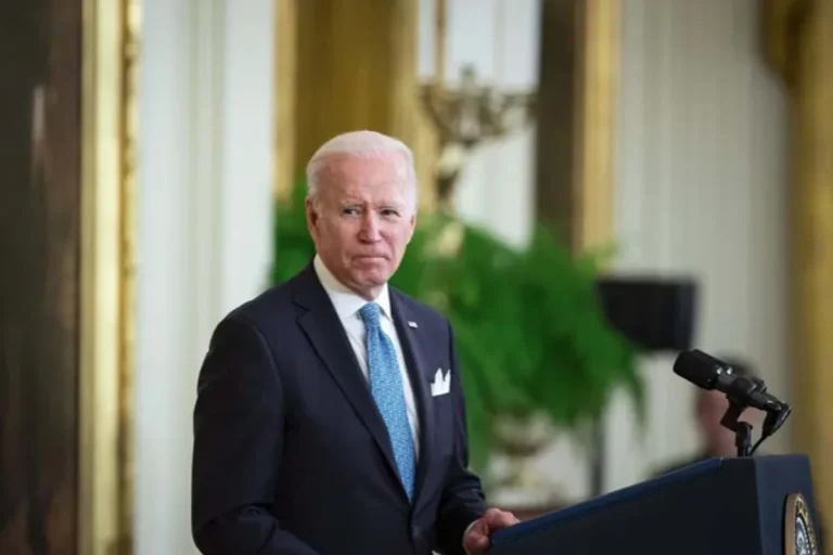 এবার আড়াই হাজার অপরাধীর সাজা মওকুফ করলেন বাইডেন