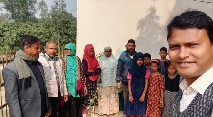 রাণীশংকৈলে প্রাথমিক বিদ্যালয়ে শিক্ষকের ফুলের বাগান তৈরি