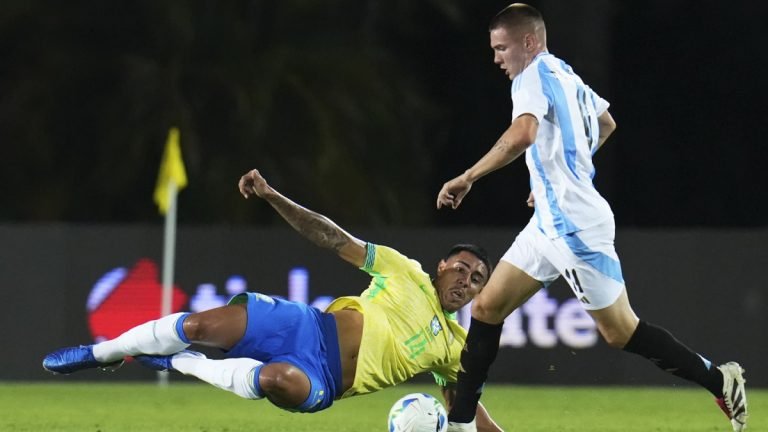 ব্রাজিলকে ৬-০ গোলে বিধ্বস্ত করলো আর্জেন্টিনা