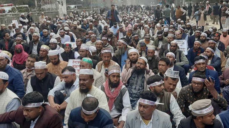 জাতীয়করণের দাবিতে শাহবাগে ইবতেদায়ী মাদরাসা শিক্ষকরা