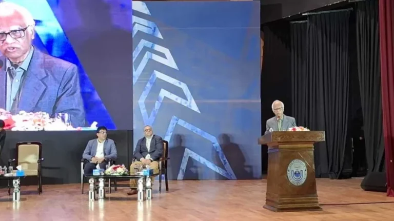 কীভাবে কাটবে ৭ কলেজের অচলাবস্থা, ভেবে পাচ্ছেন না শিক্ষা উপদেষ্টা