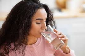 রোজ পান করুন উষ্ণ গরম জল, পাবেন বহু উপকার –