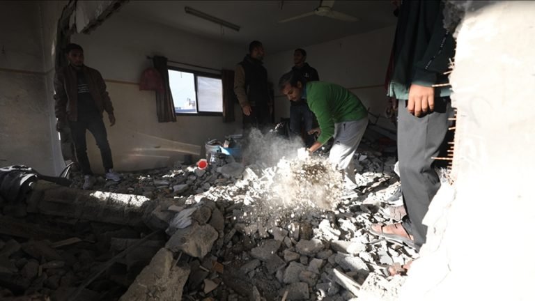 গাজার স্কুলে ইসরায়েলি হামলা, নিহত ৮