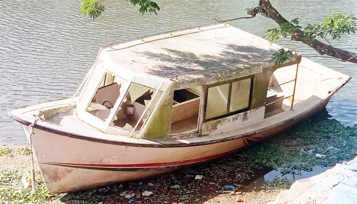 নৌ-অ্যাম্বুলেন্সটি পড়ে থেকে নষ্ট তবু তেল খরচ ৫০ হাজার টাকা