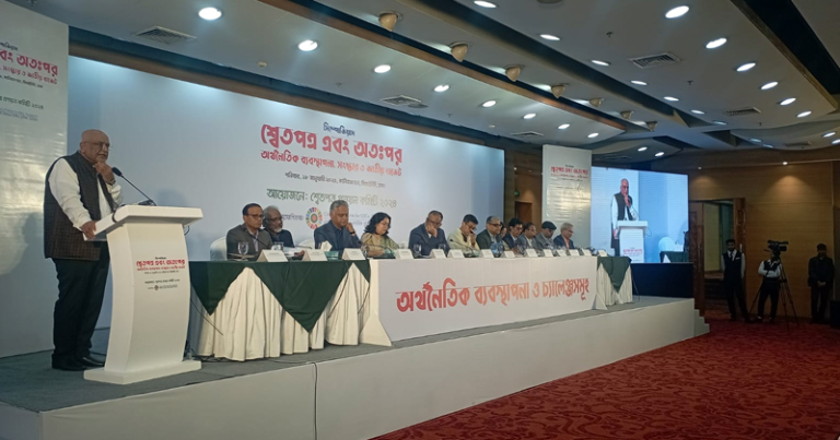 অর্থনৈতিক সংস্কারে সরকার তেমন মনোযোগ দিচ্ছে না : ড দেবপ্রিয়