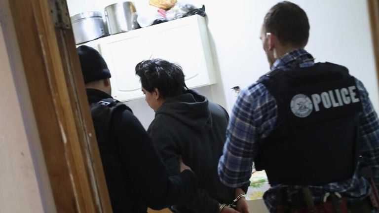 যুক্তরাষ্ট্র জুড়ে চলছে অবৈধ অভিবাসীদের বিরুদ্ধে অভিযান