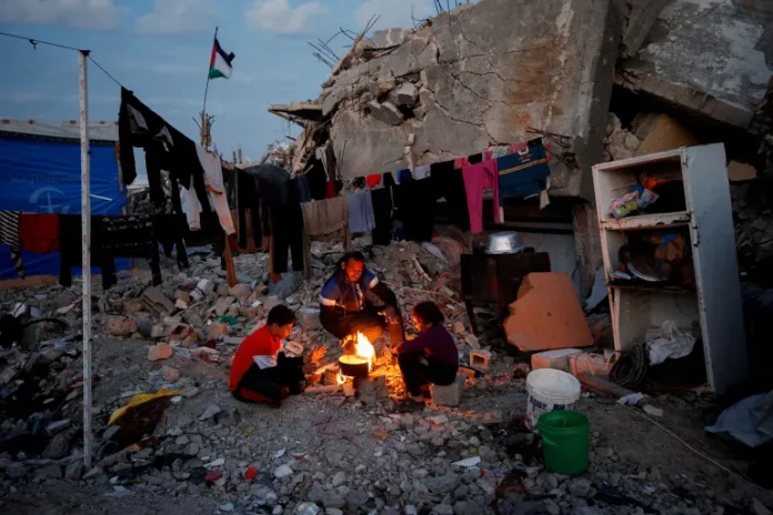 গাজায় ধ্বংসস্তূপে অনবরত মিলছে মরদেহ, বেড়েই চলেছে নিহতের সংখ্যা