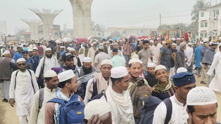 ইজতেমার মাঠ ছাড়ছেন মুসল্লিরা