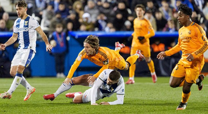 শেষ মিনিটের রোমাঞ্চে কোপা দেল রের সেমিতে রিয়াল