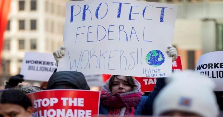 ট্রাম্প প্রশাসনের গণছাঁটাই আটকালেন মার্কিন বিচারক