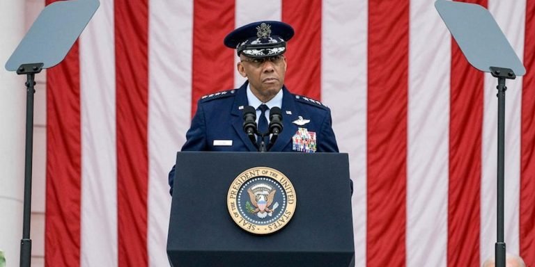 মার্কিন সামরিক বাহিনীর শীর্ষ জেনারেল বরখাস্ত