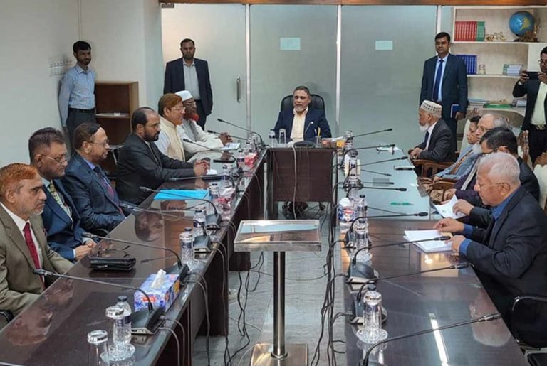 প্রধান নির্বাচন কমিশনারের সঙ্গে জামায়াত নেতাদের বৈঠক