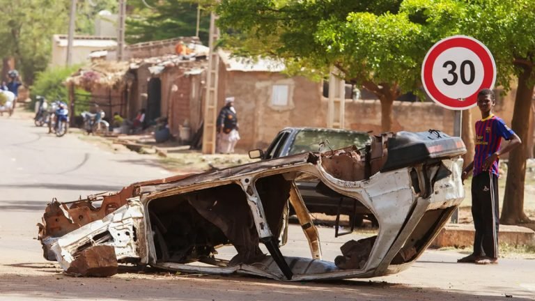 মালিতে হামলায় নিহত ৫০