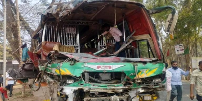 কাশিয়ানীতে দুই বাসের সংঘর্ষে নিহত ২