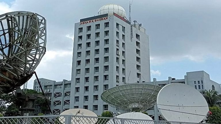 মাঘের শেষে আকাশে মেঘের ঘনঘটার পূর্বাভাস