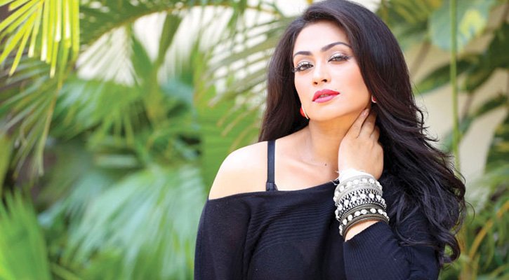 পরিবারের বিরুদ্ধে মুখ খুললেন পপি