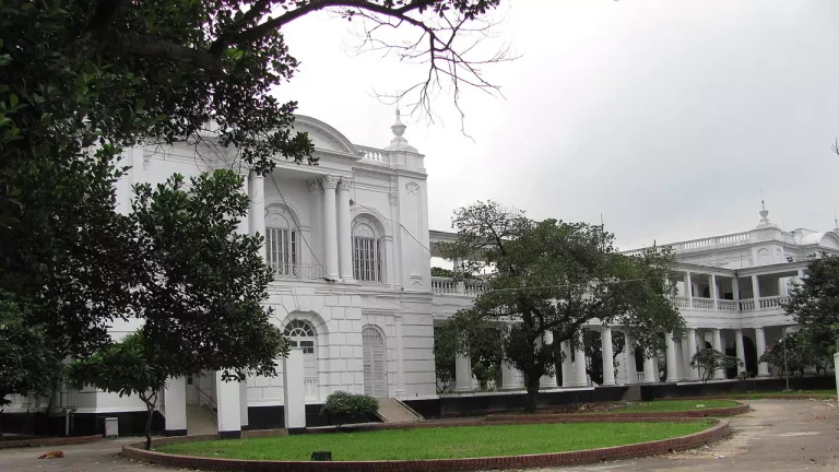 সাবেক ১২ মন্ত্রীসহ ট্রাইব্যুনালে হাজির করা হয়েছে ১৬ জনকে