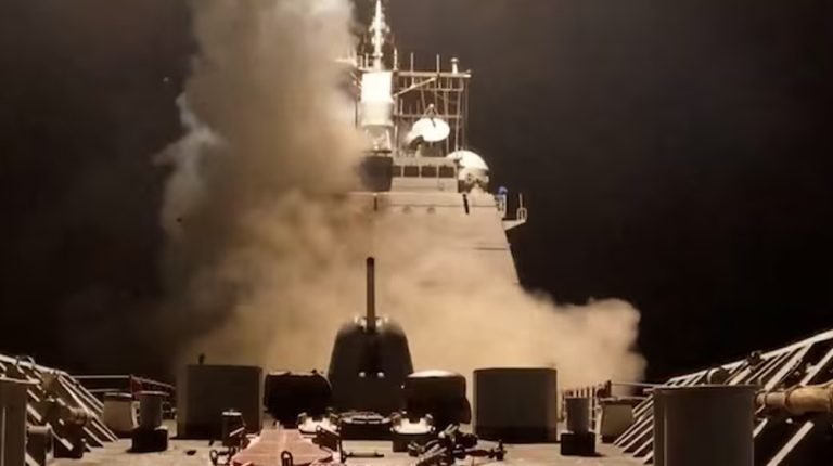 যুক্তরাষ্ট্রের রণতরিতে হামলার দাবী হুতিদের