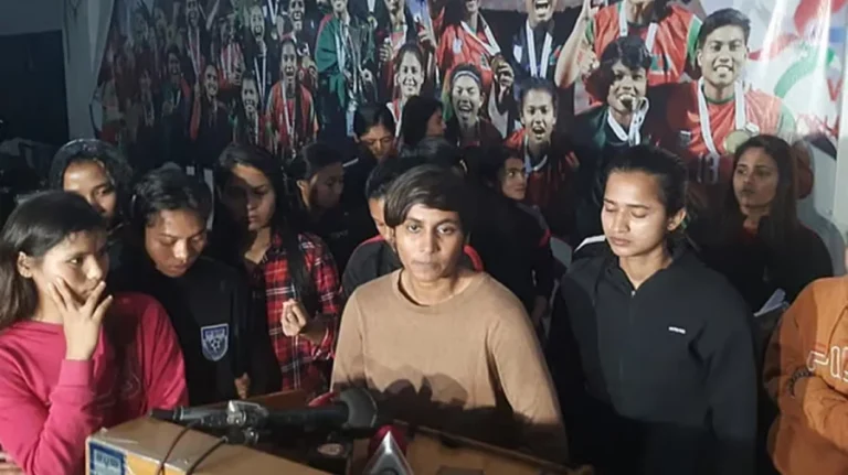 ক্যাম্পে ডাকা হয়েছে বিদ্রোহ করা ১৮ নারী ফুটবলারকে