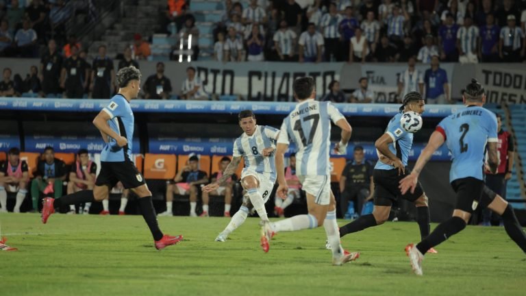 উরুগুয়েকে ১-০ গোলে হারিয়েছে আর্জেন্টিনা