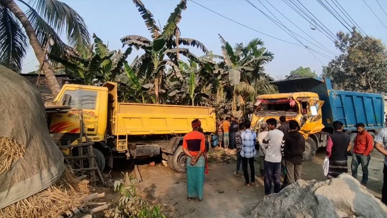 জামালপুরে ট্রাক-মোটরসাইকেলের ত্রিমুখী সংঘর্ষে নিহত ২