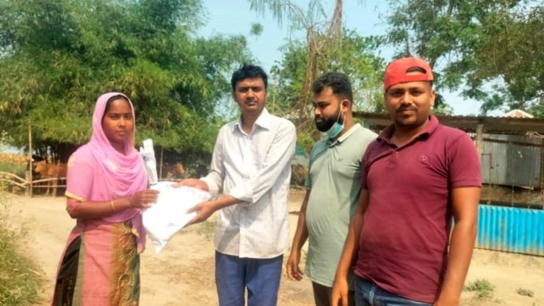 সামাজিক সংগঠন “স্বাস্থ্য সেবায় আমরা” এর উদ্যোগে ঈদ সামগ্রী বিতরণ