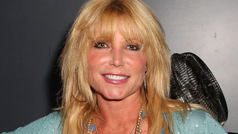 নিজ বাড়ি থেকে ‘বেওয়াচ’ অভিনেত্রীর মৃতদেহ উদ্ধার