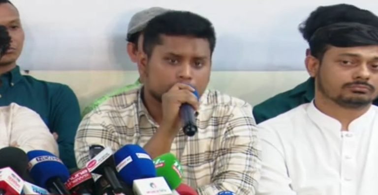 রাজনীতিতে সেনাবাহিনীর প্রভাব নিয়ে আমরা সন্দিহান: হাসনাত